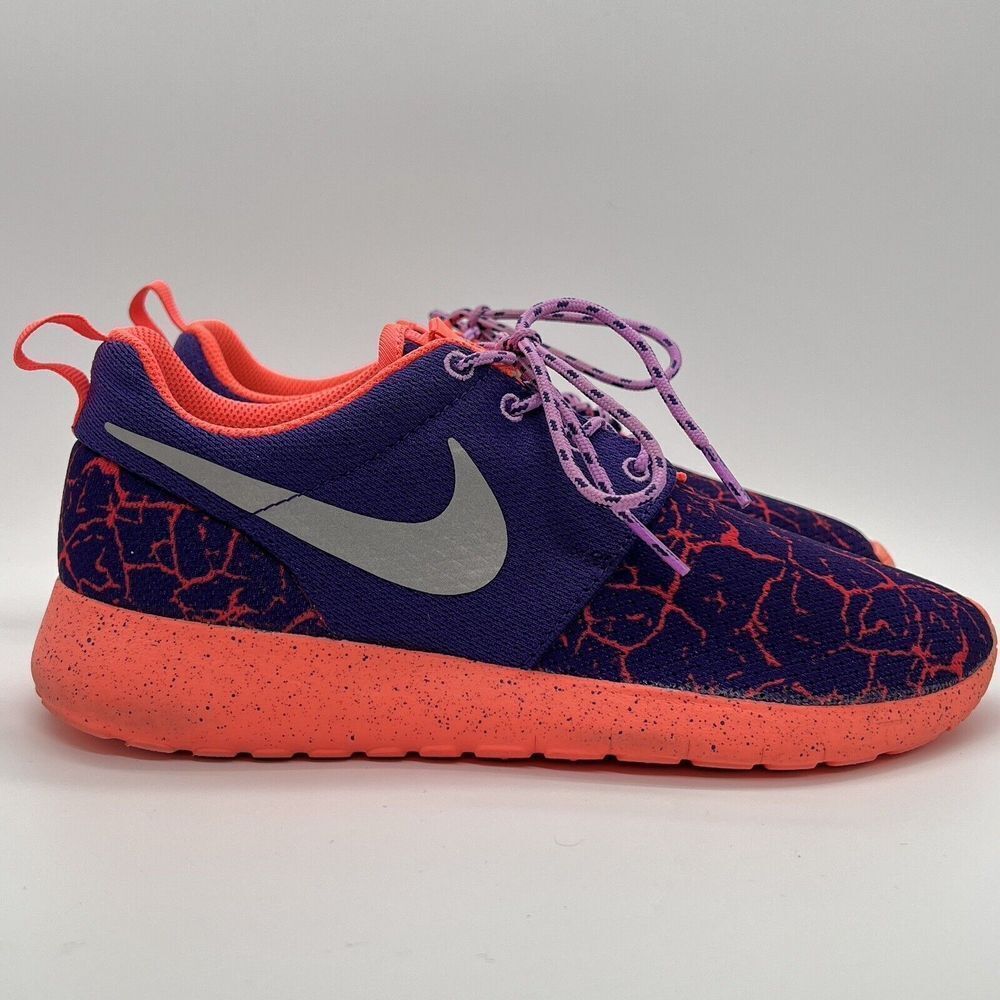 Nike Roshe Shoe Women's Size 7.5 (6Y) Purple Running Sneakers Coral‎ 807596-501